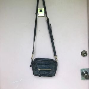 Innue Crossbody bag
